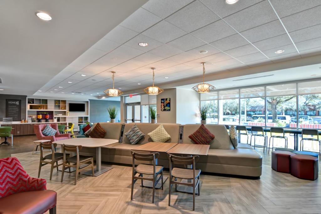 Home2 Suites By Hilton Tampa USF Near Busch Gardens - image 5