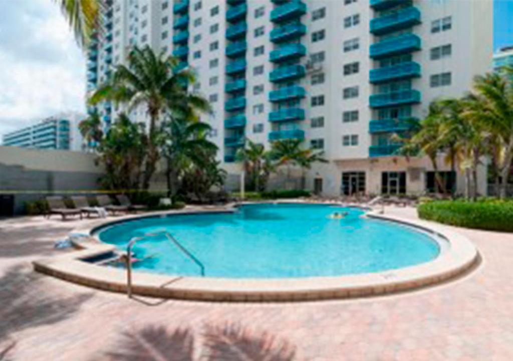 Hallandale 15L - image 2