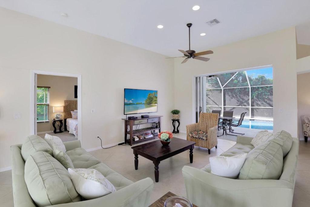 775 Hernando Drive - image 5