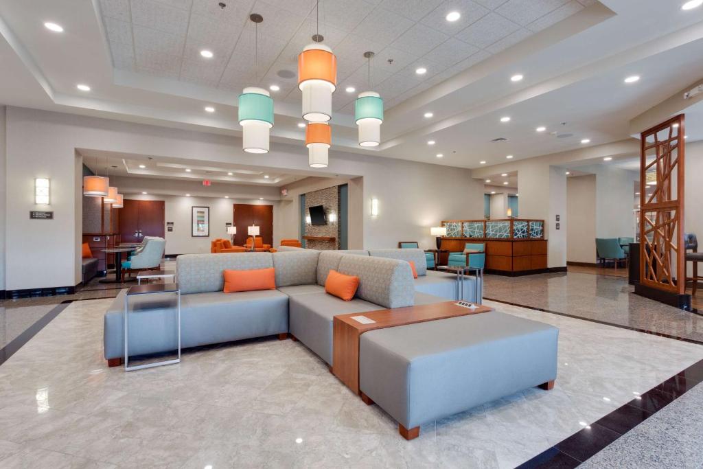 Drury Inn & Suites Fort Myers Airport FGCU - image 3