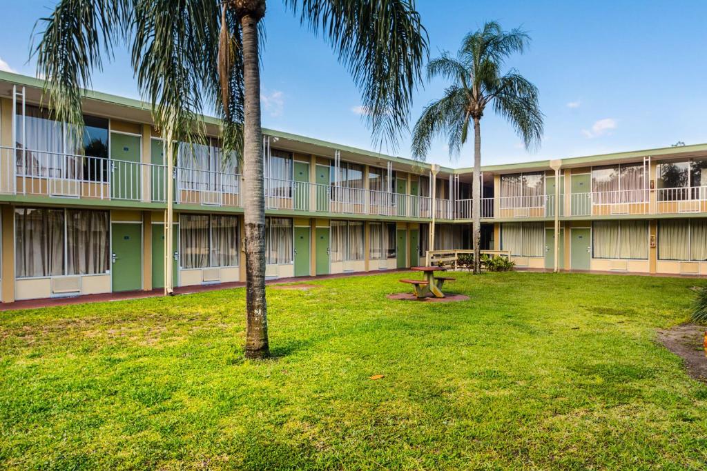 Motel 6-Vero Beach FL - image 2