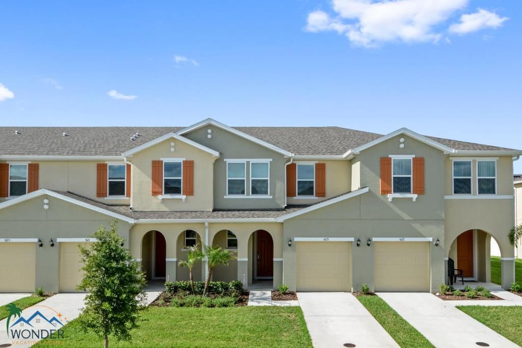 Four Bedrooms Townhome 5119 - main image