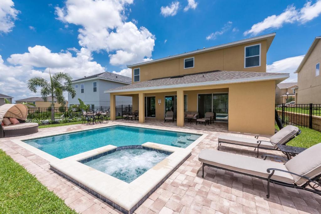 Elegant Home with Pool Table & Private Pool near Disney - 7648W - image 5