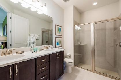 Vibrant Elite Home with Theater Room near Disney - 7605M - image 5