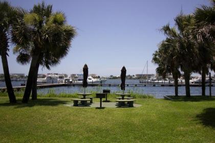 Pirates Bay marina