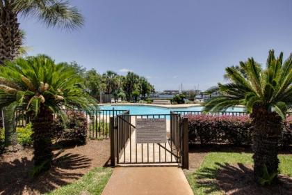 Pirates' Bay Marina - image 5