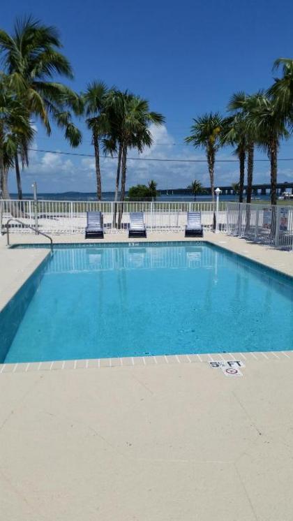 Captain Pips at Knights Key Inn