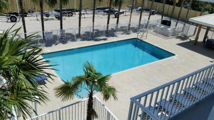 Captain Pips at Knights Key Inn - image 3