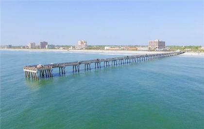 Jacksonville Beachdrifter 403 2 Bedrooms BeachFront Pool Sleeps 4 - image 3