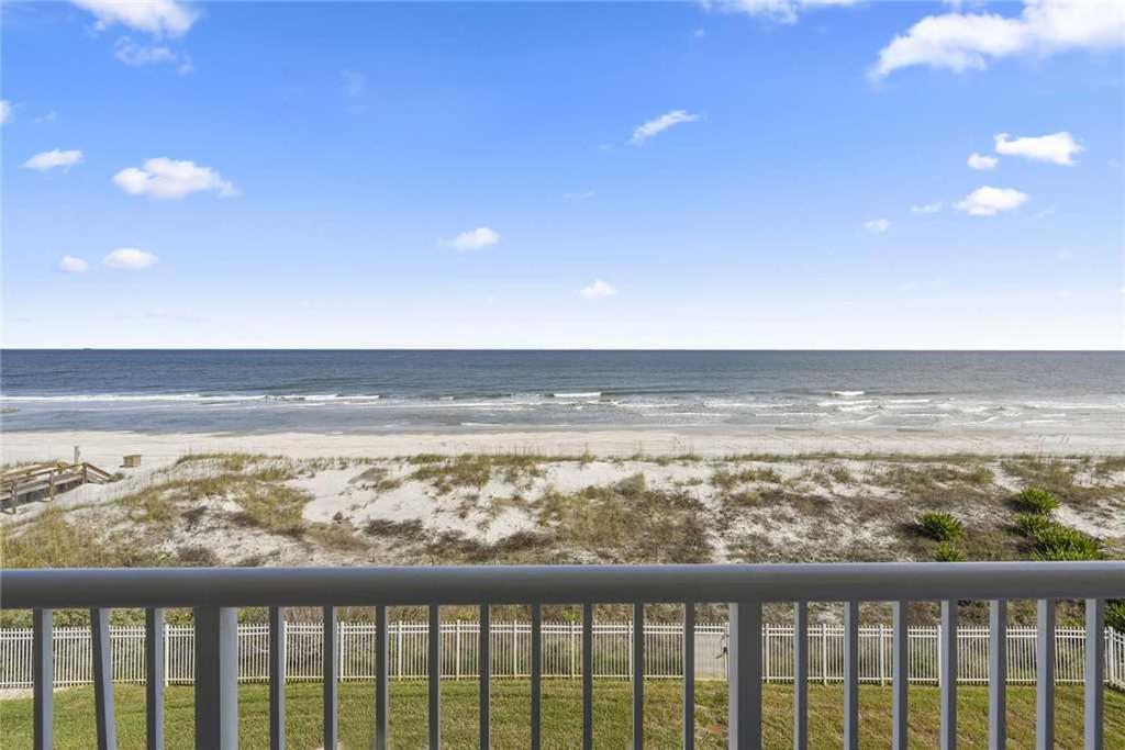 Jacksonville Beachdrifter 403 2 Bedrooms BeachFront Pool Sleeps 4 - image 4