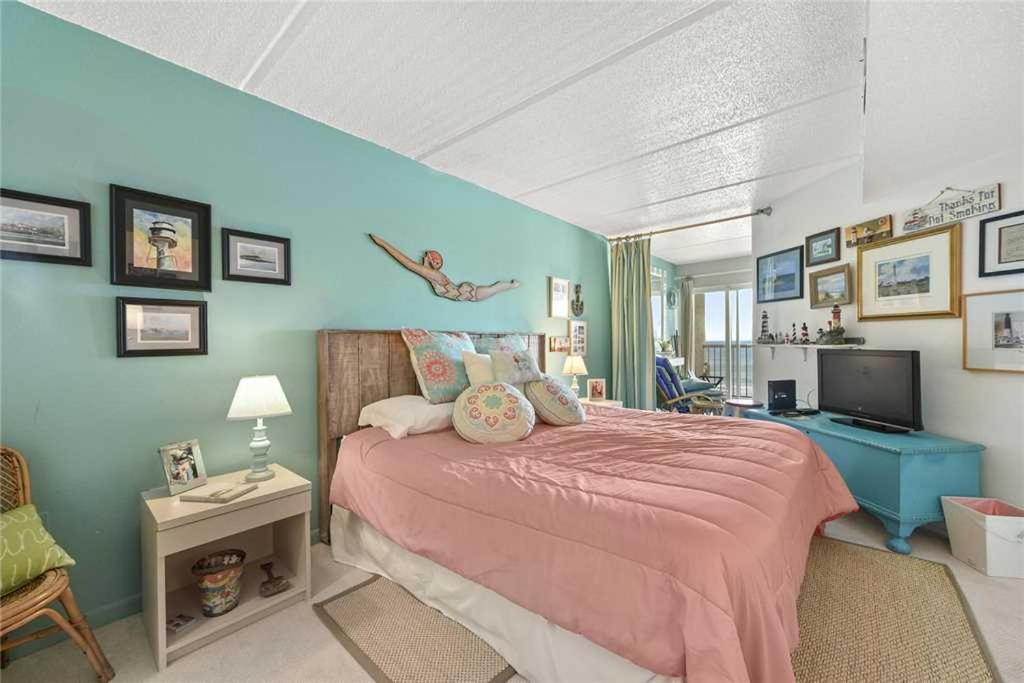 Jacksonville Beachdrifter 403 2 Bedrooms BeachFront Pool Sleeps 4 - image 5