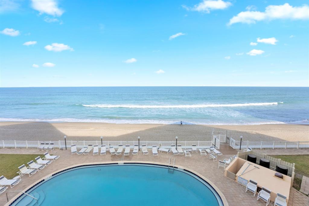 Paradise Beach Club - Oceanfront and Penthouse - main image