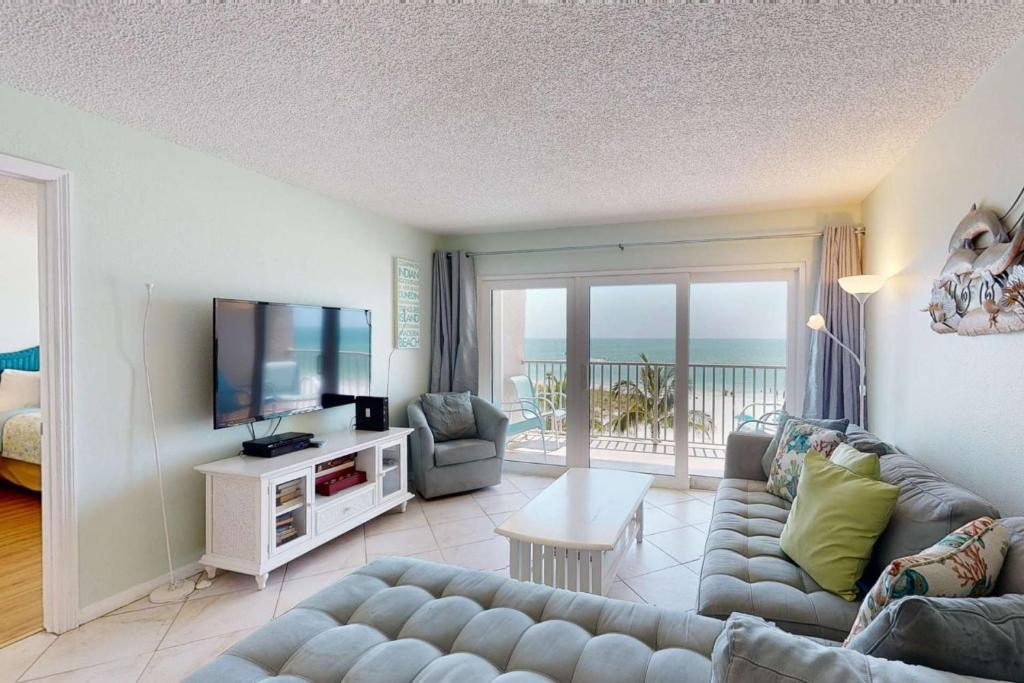 307 - Beach Place - main image