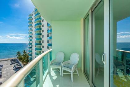 Beachfront 2 bedroom at Tides Hollywood 8th floor - image 4
