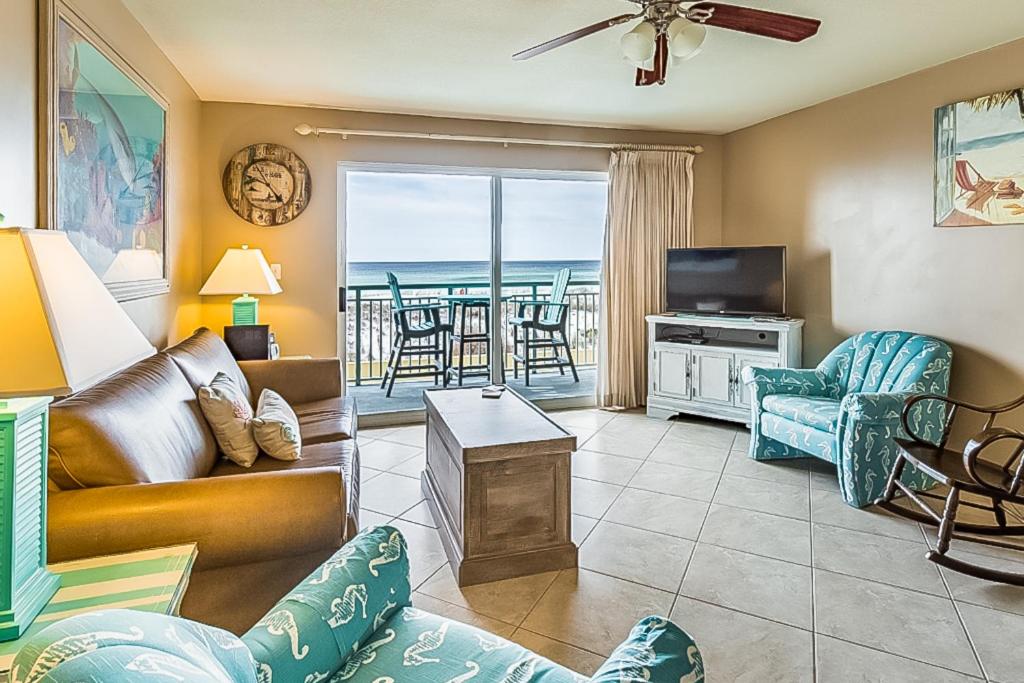 Pelican Isle Condominiums - main image