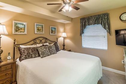 Pelican Isle Condominiums - image 4