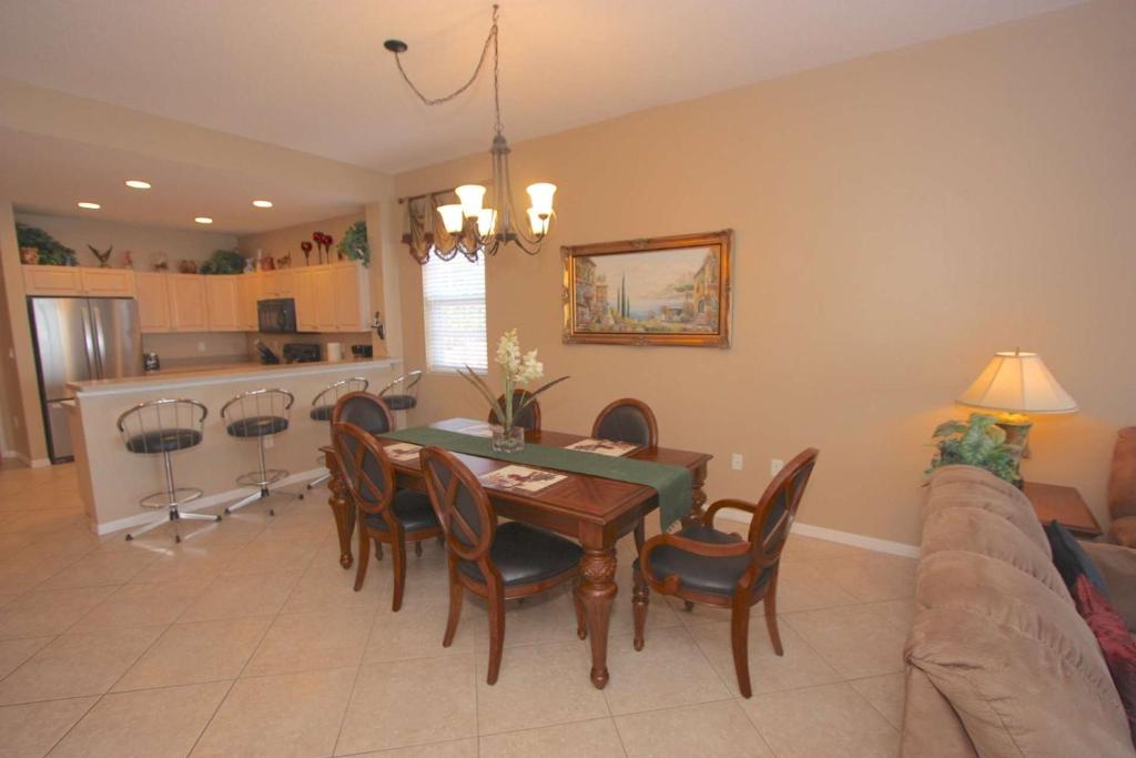 200 Harborview Grande - image 2