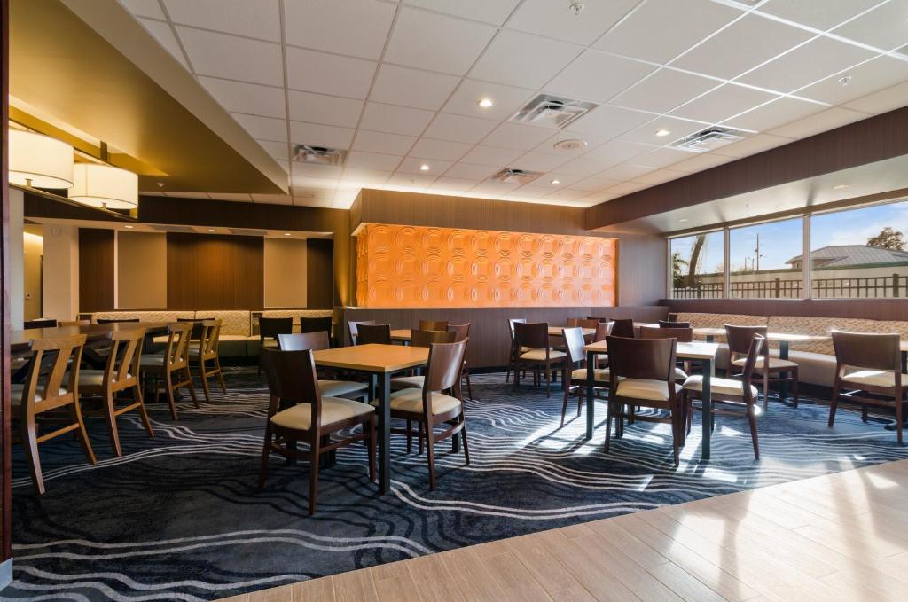 Fairfield Inn & Suites by Marriott St Petersburg North - image 5