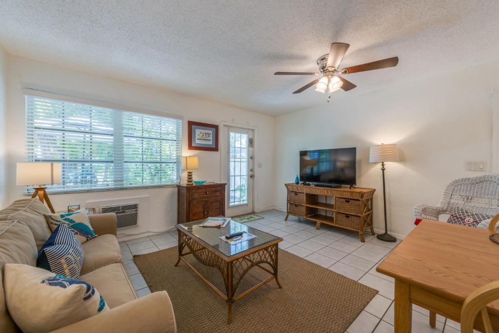 Tarpon Tale Inn - image 2