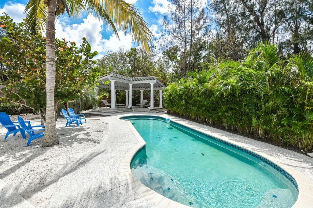 Crescent Street Villas by Beachside Management - main image