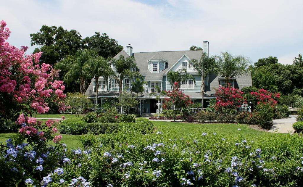 Heron Cay Lakeview Bed & Breakfast - main image