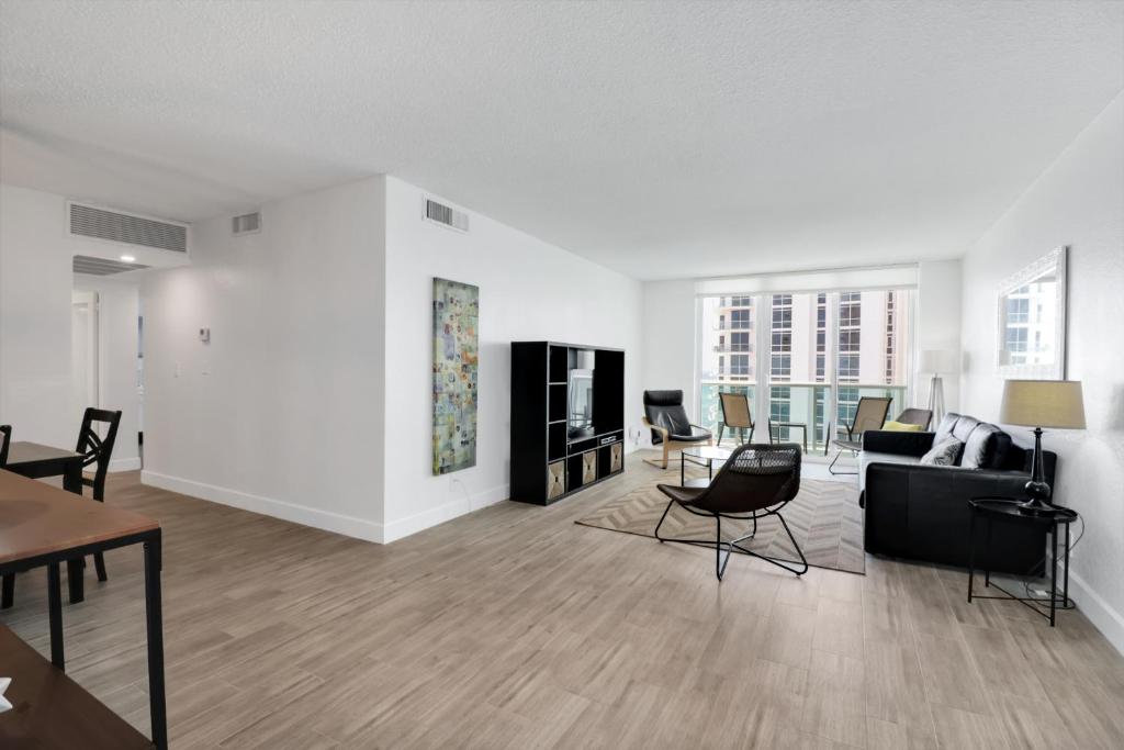 2 BEDROOM OCEAN VIEW CONDO - image 4