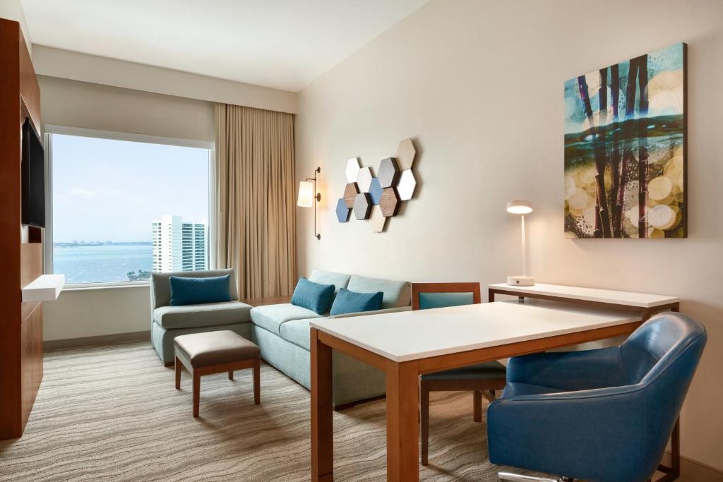 Embassy Suites By Hilton Sarasota - image 3
