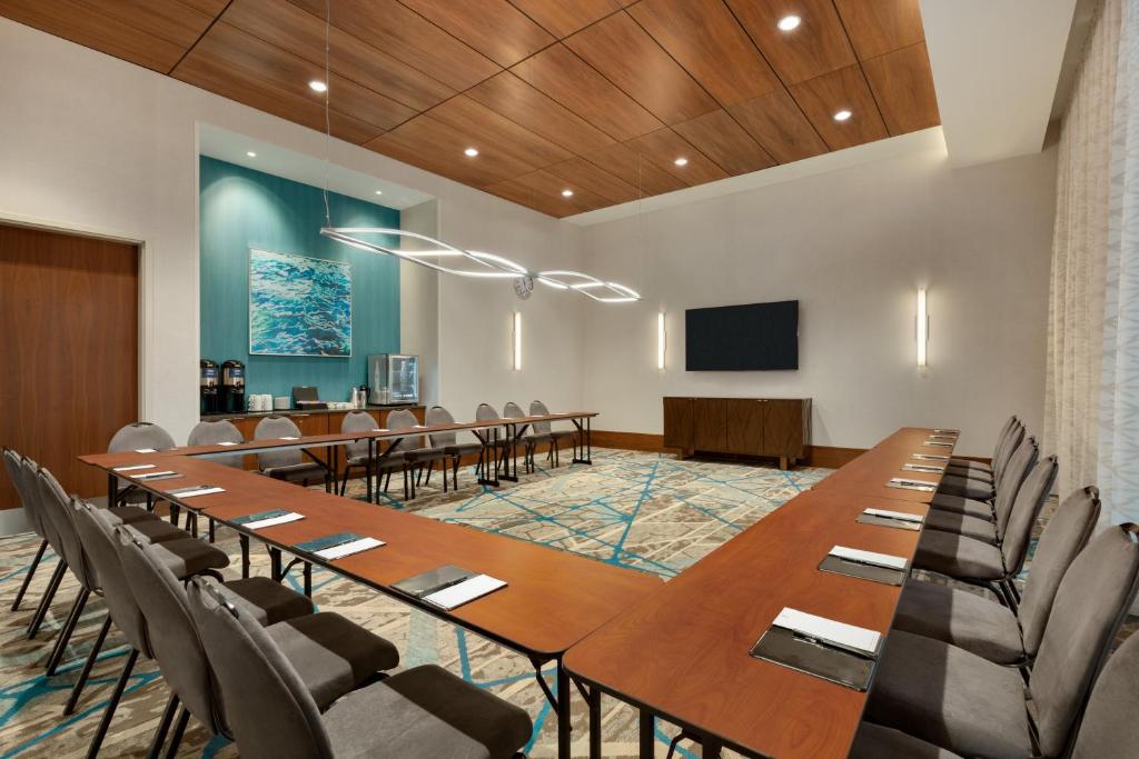 Embassy Suites By Hilton Sarasota - image 4