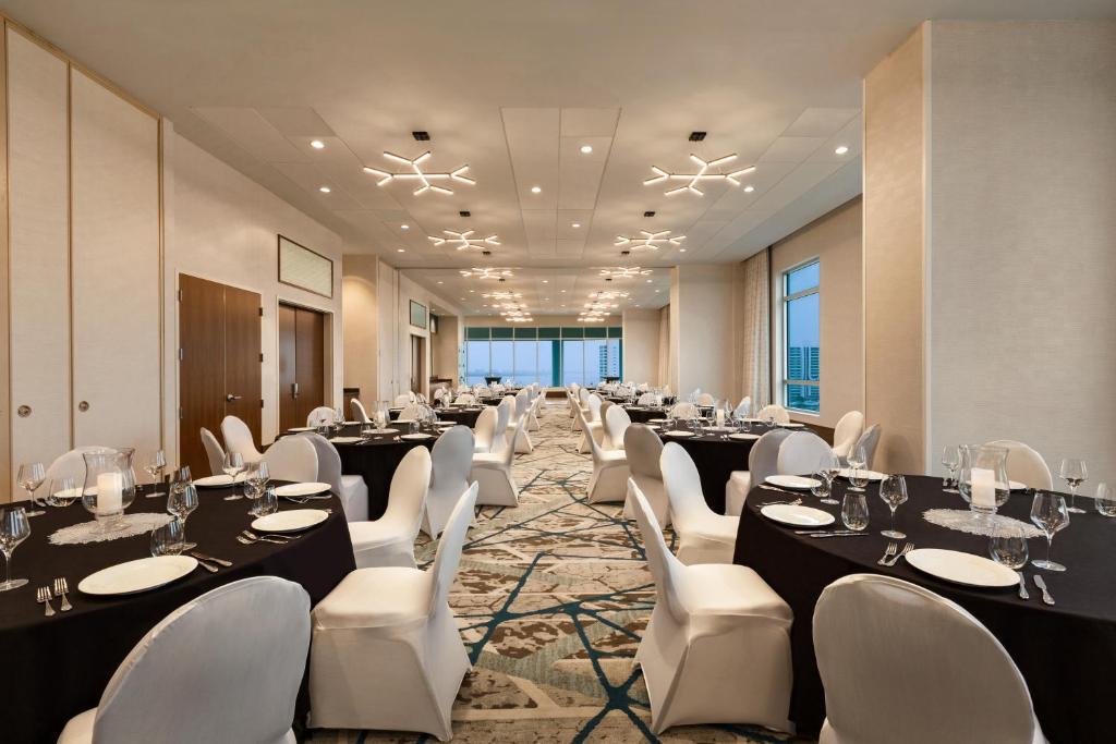 Embassy Suites By Hilton Sarasota - image 5