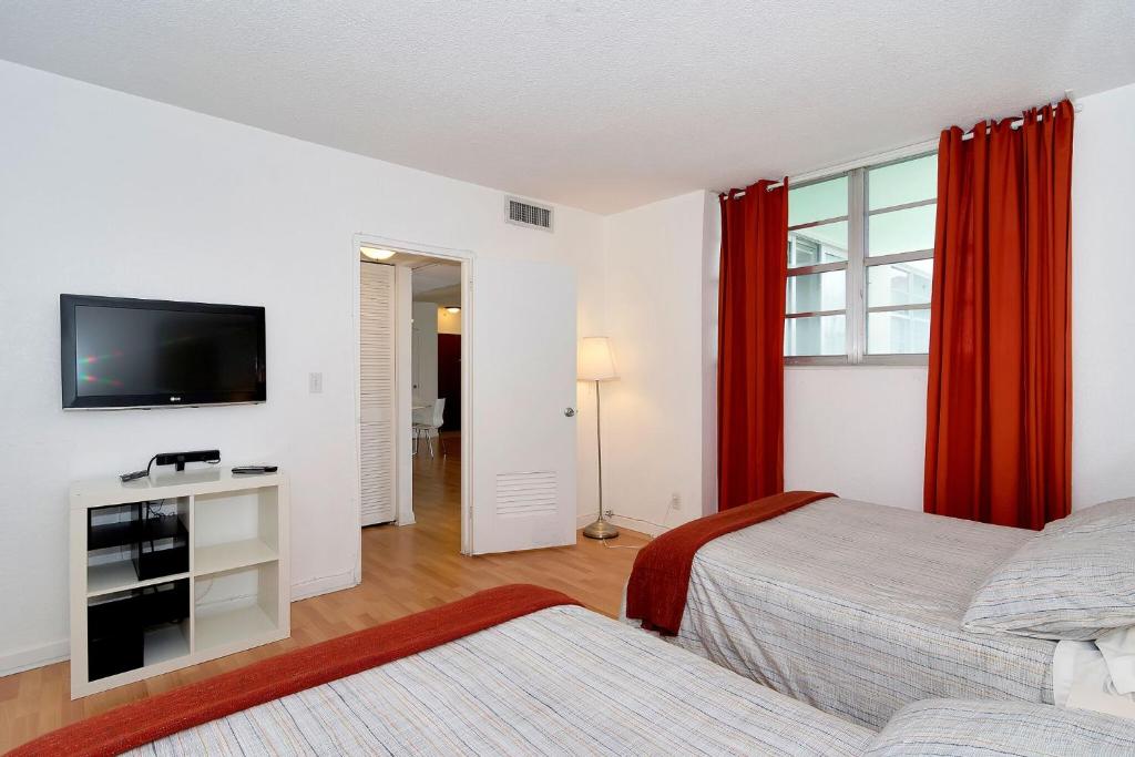 Hollywood 14&S - main image