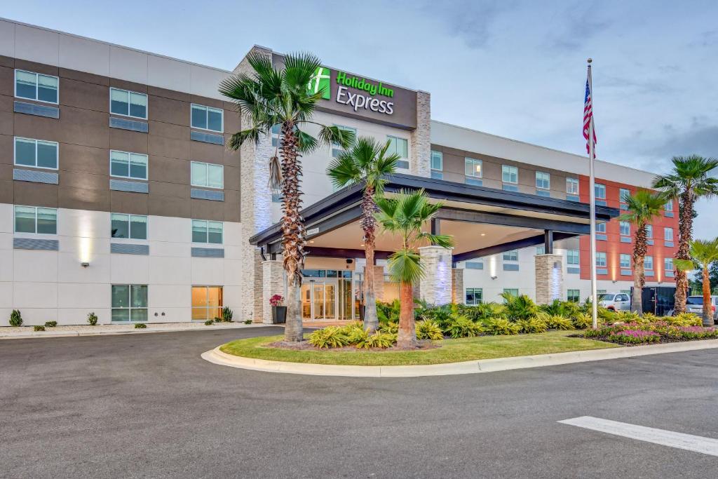 Holiday Inn Express - Fort Walton Beach Central an IHG Hotel - main image