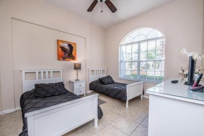 Five Bedroom Villa 351 Davenport Florida