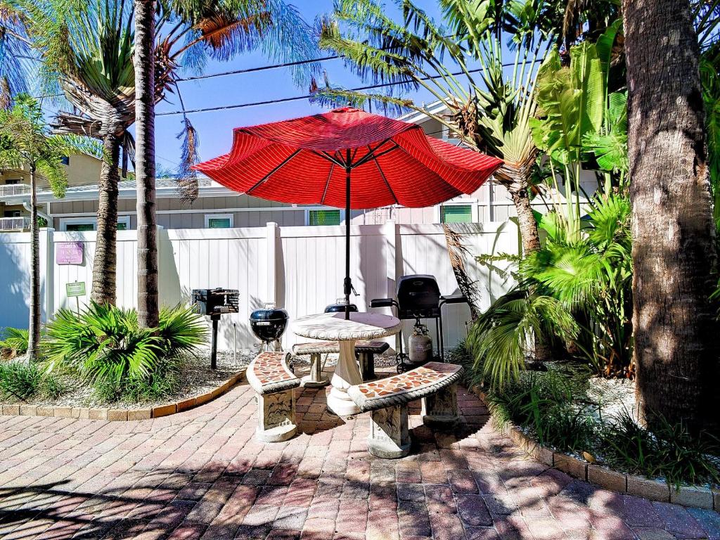 Palm Place 4- Royal Palm 621 - image 2