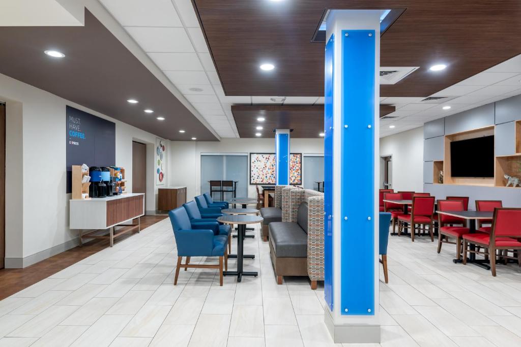 Holiday Inn Express & Suites - Punta Gorda an IHG Hotel - image 2