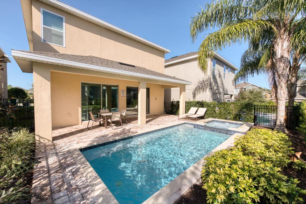 Cozy Home with Private Pool and Water Park Access - main image