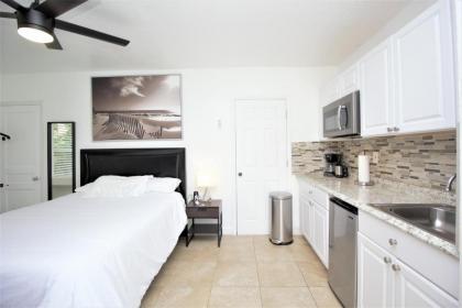 Tropical Getaway Studio-628B - image 3