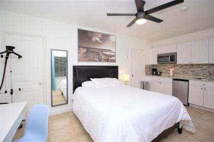 Tropical Getaway Studio-628B - image 5