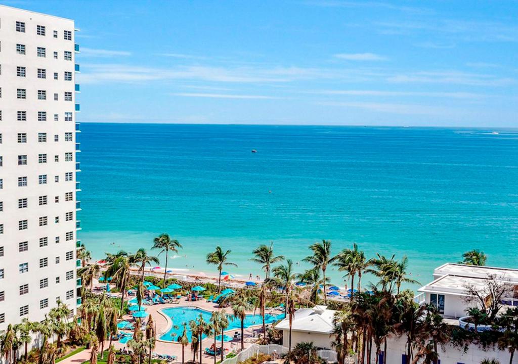 HALLANDALE 11&E - main image