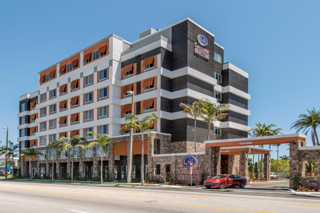 Comfort Suites Fort Lauderdale Airport & Cruise Port - image 3