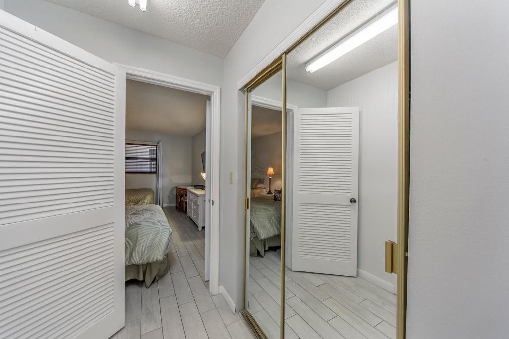 405 Beach Place Condos - image 3