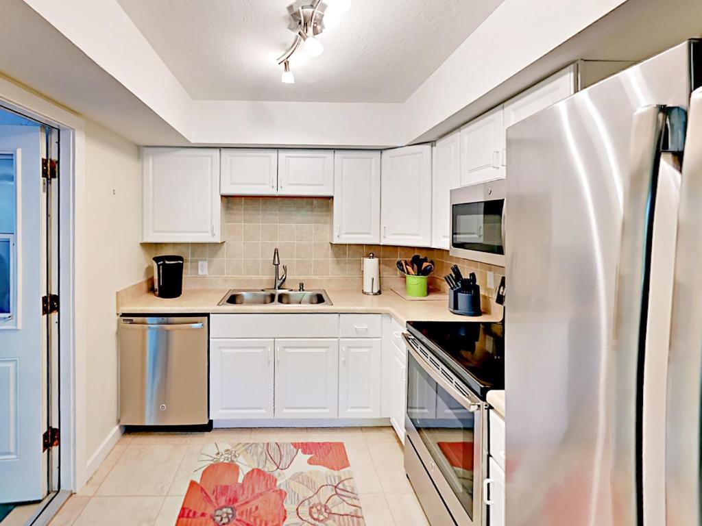 2123 Temple St Home - image 3