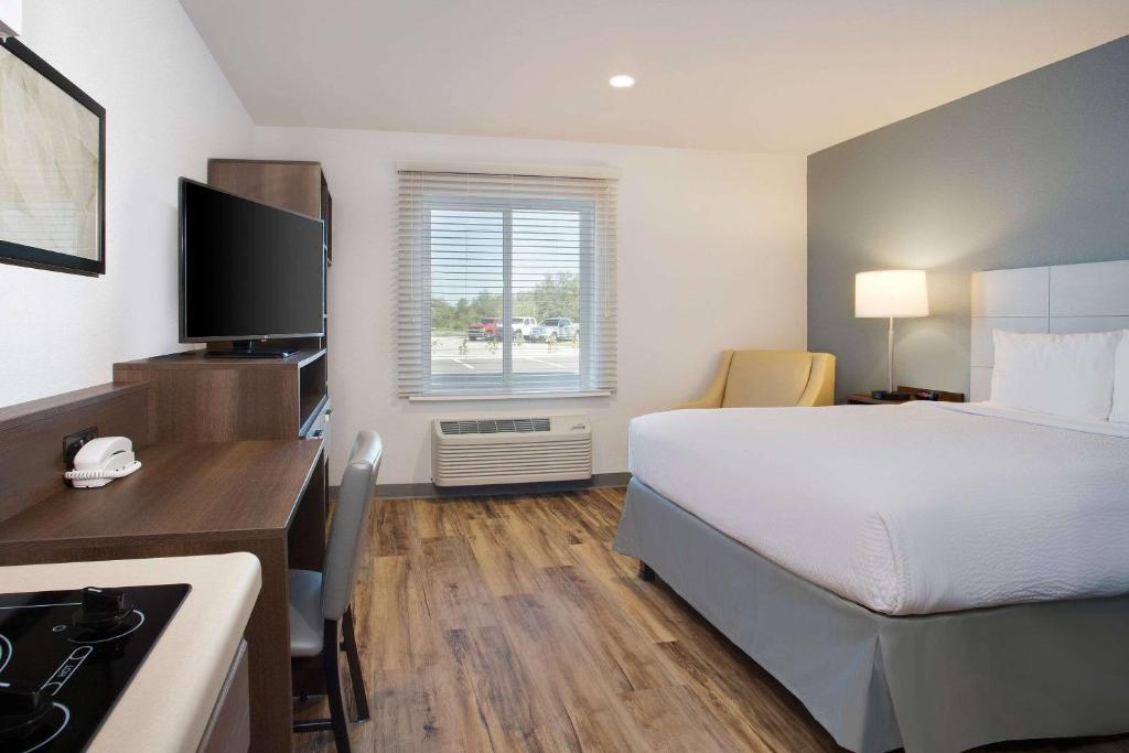 WoodSpring Suites West Melbourne I-95 - image 4