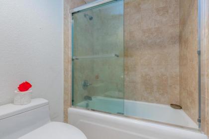 2/2 Miami - Hollywood Beach with direct ocean view at Sian - image 3