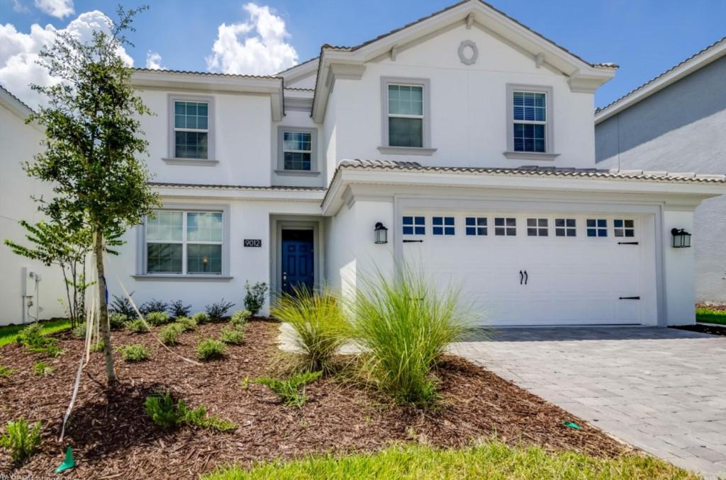 House on Stinger 9012 - main image