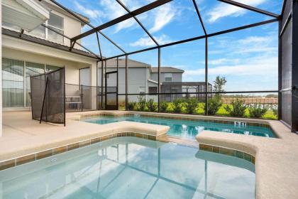 Five Bedrooms Single Family 4759 Florida