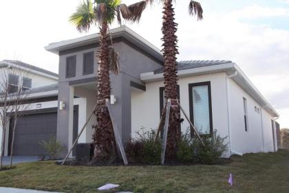 Luxury 4 bedroom home with game room Florida