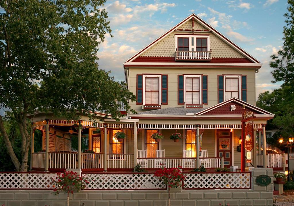 Cedar House Inn - main image