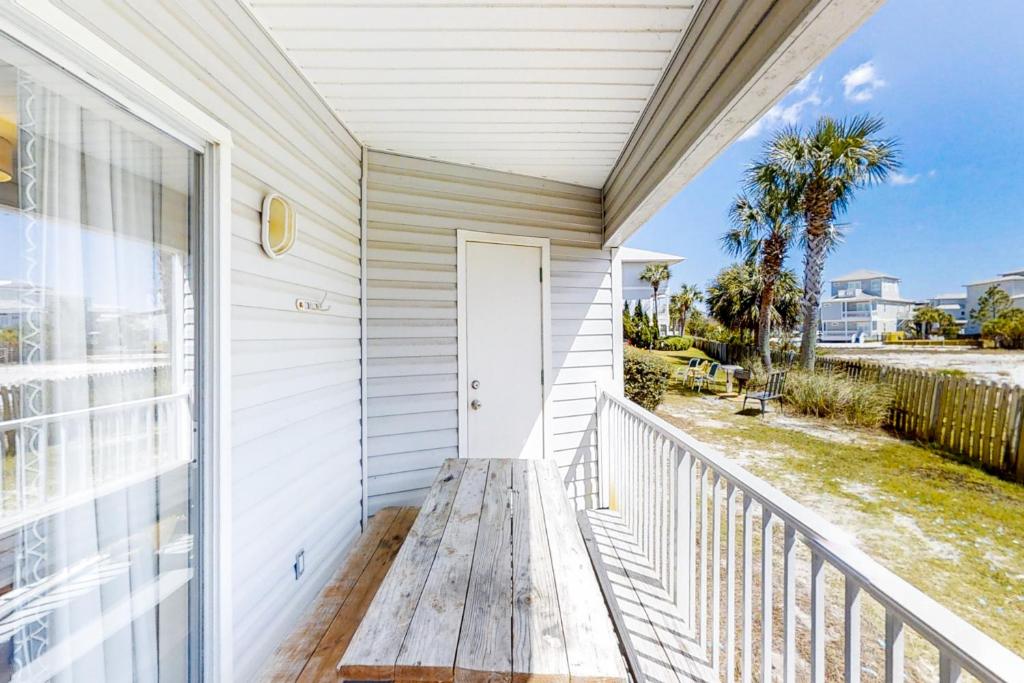 Beachside Villas 1011 - image 5