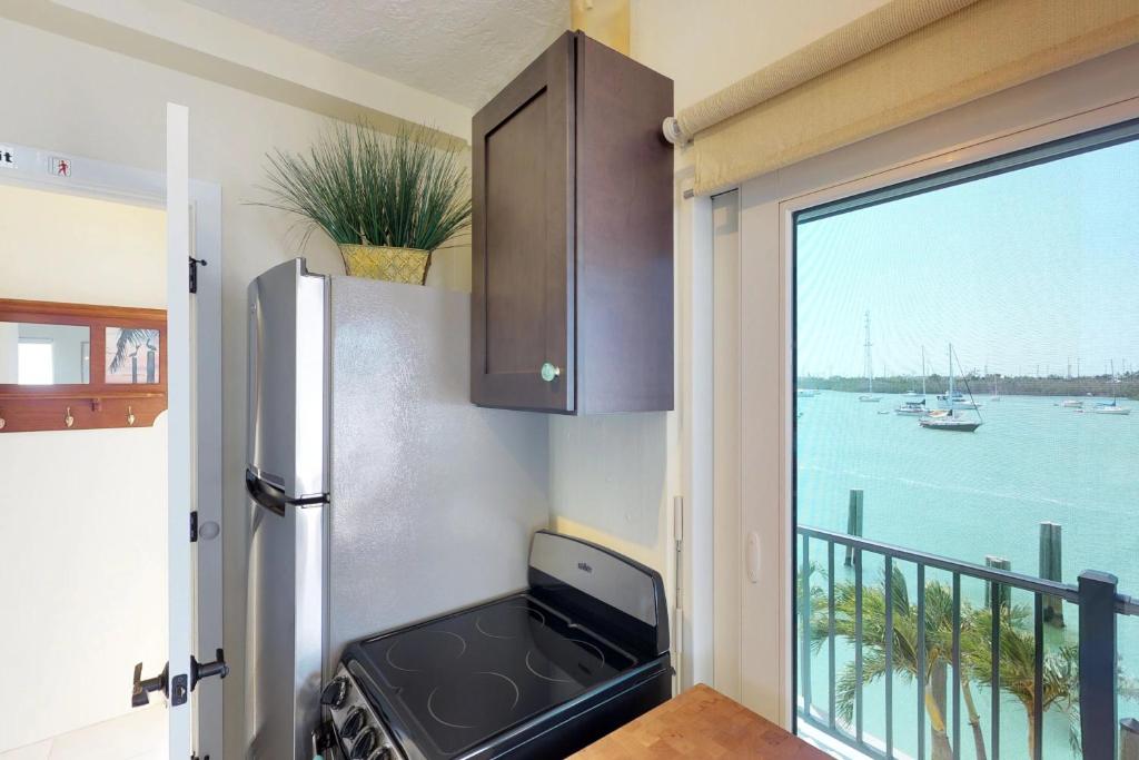 Boot Key Harbor Retreat Third Floor Studio - image 3