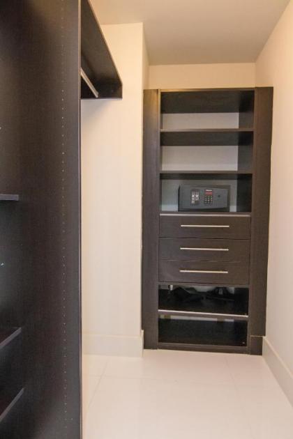Luxury 5-star Condo @37th floor in Icon Brickell 2b/2b - image 2